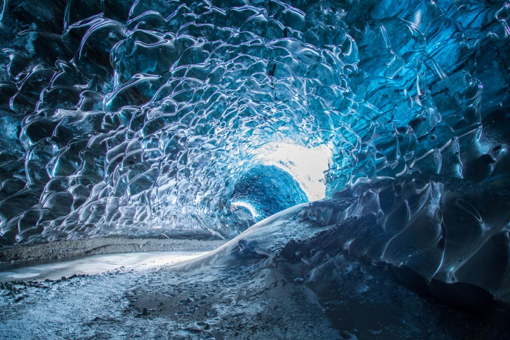 Ledová jeskyně Vatnajokull na Islandu