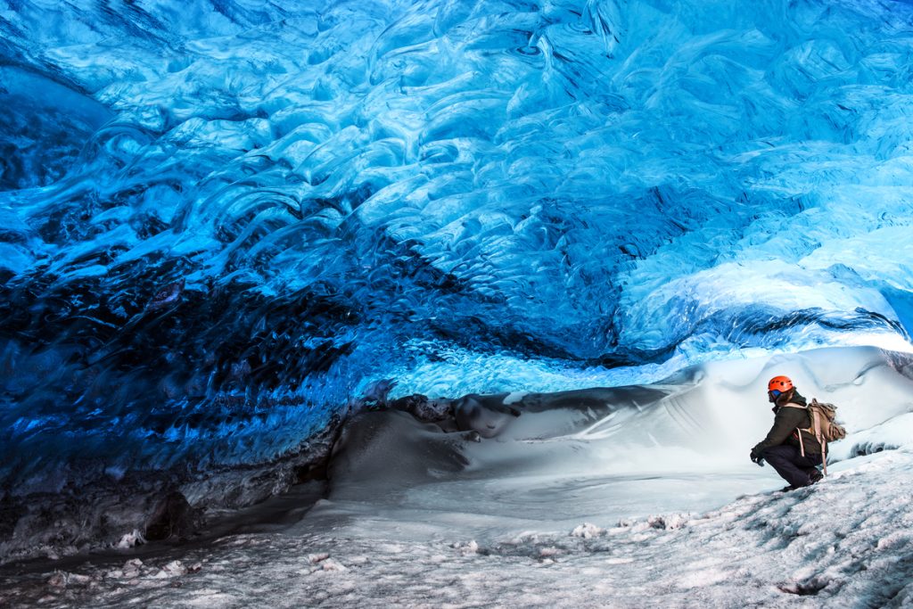 Placená tour do ledové jeskyně na Islandu