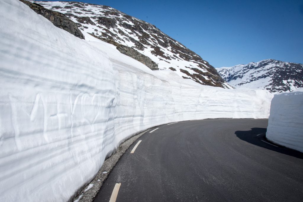 Norská silnice po zimě