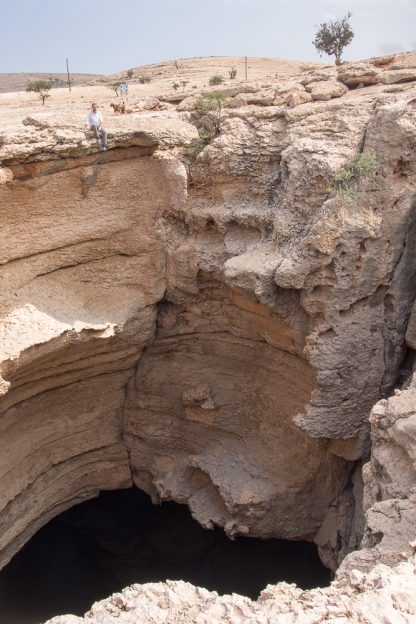 Omán jeskyně Majis Al Jinns