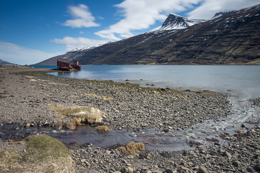 Vrak lodi v Mjoifjordur, Island Východní fjordy