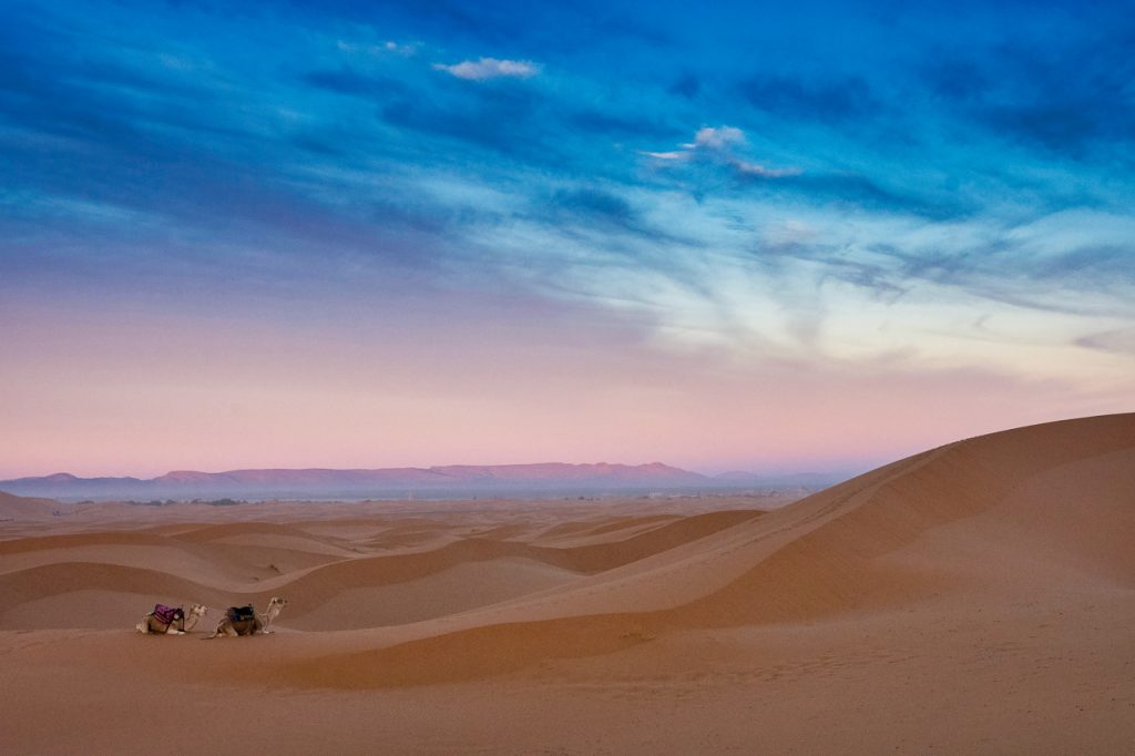 Východ slunce v marocké poušti Erg Chebbi